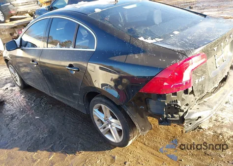 2015 Volvo S60 T5 Premier z USA, uszkodzony, nr VIN YV126MFB8F2300464